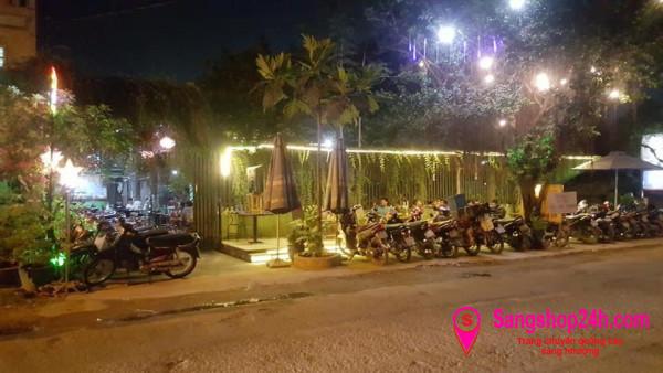 Sang quán cafe sân vườn nhiều cây xanh, rộng rãi và thoáng mát mặt tiền đường Trịnh Thị Miếng, phường Thới Tam Thôn, huyện Hóc Môn, Thành phố Hồ Chí Minh.