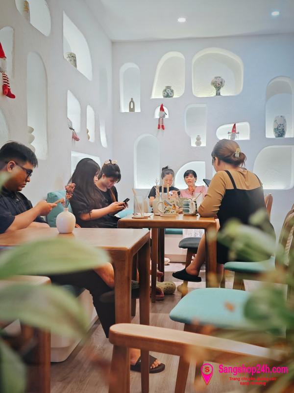 Sang quán cafe