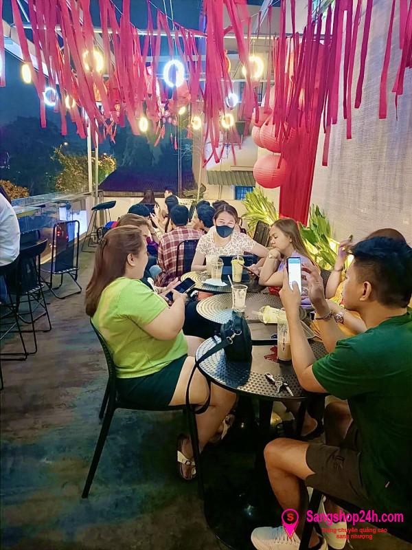 Sang quán cafe