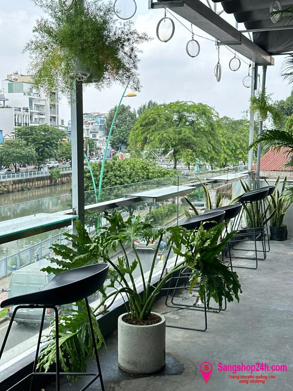 Sang quán cafe