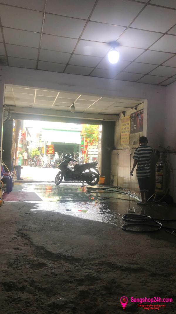 Sang tiệm rửa - sửa xe