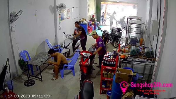 Sang tiệm rửa - sửa xe