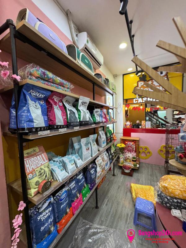 Sang cửa hàng thú nuôi