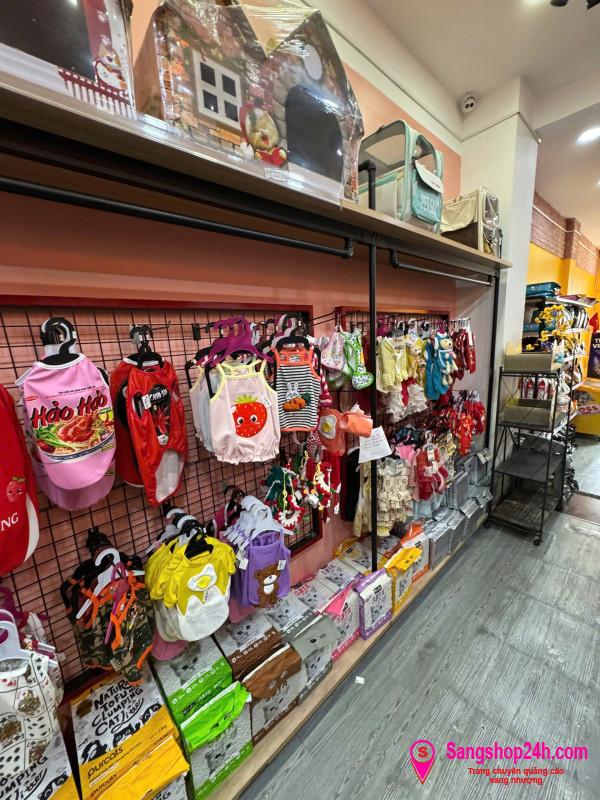 Sang cửa hàng thú nuôi