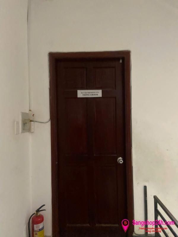 Sang cửa hàng thú nuôi