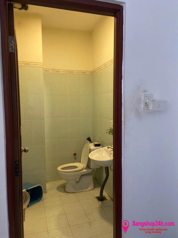 Sang cửa hàng thú nuôi