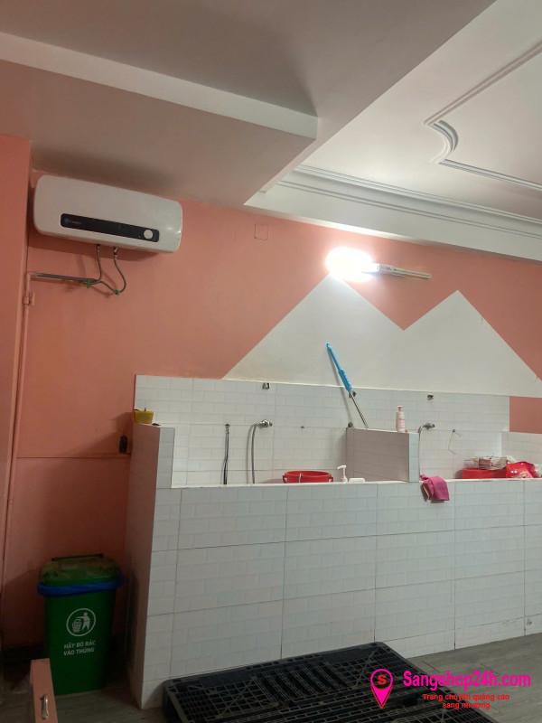 Sang cửa hàng thú nuôi