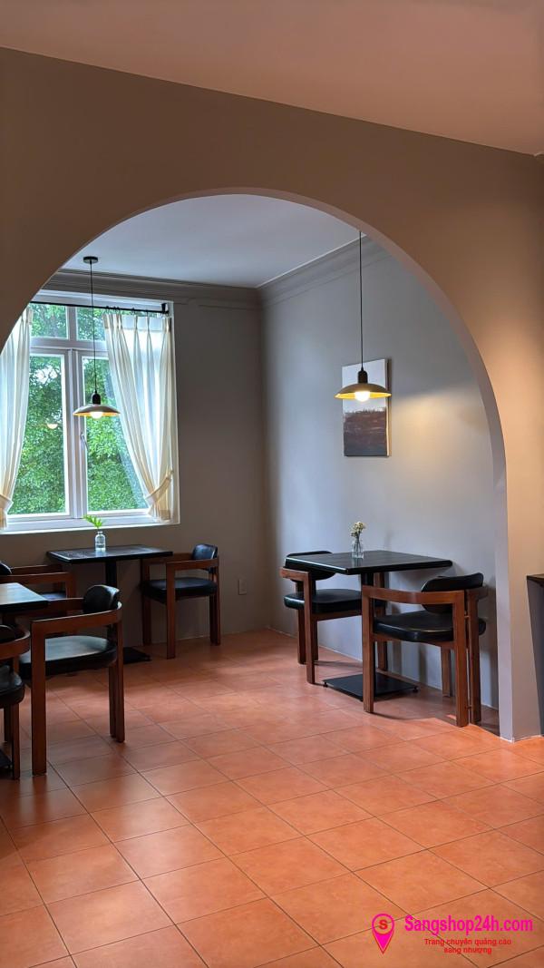 Sang quán cafe
