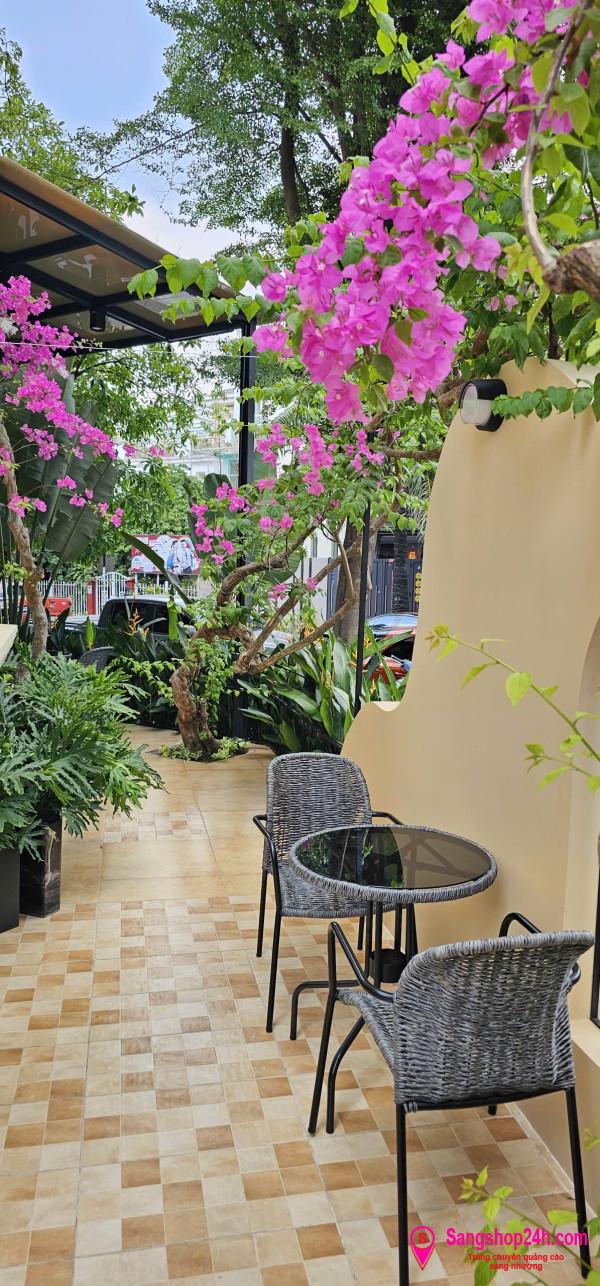 Sang quán cafe