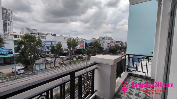 Sang khách sạn