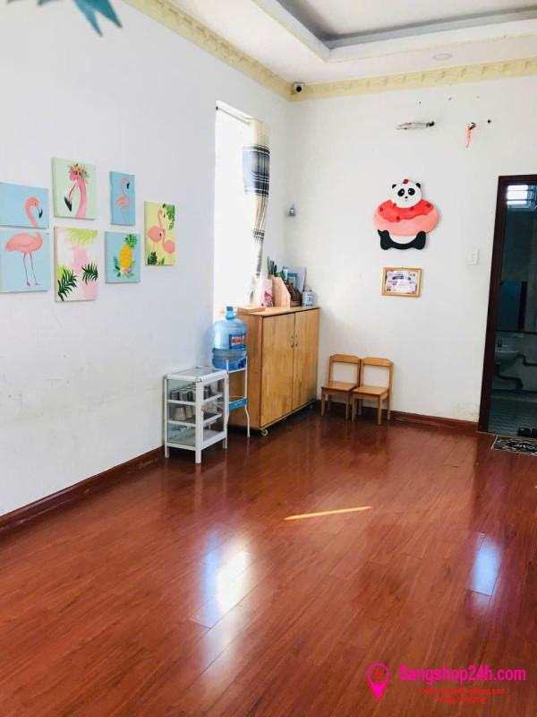 Sang trường mầm non